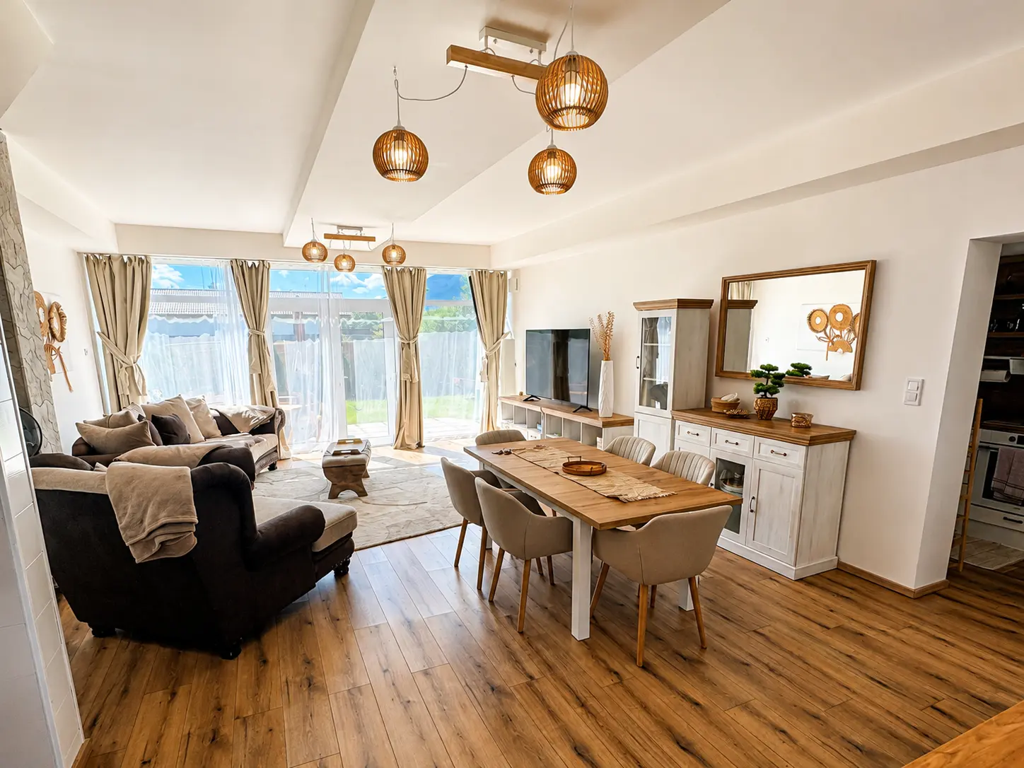 Chalet Sokol — Jedáleň s posedením