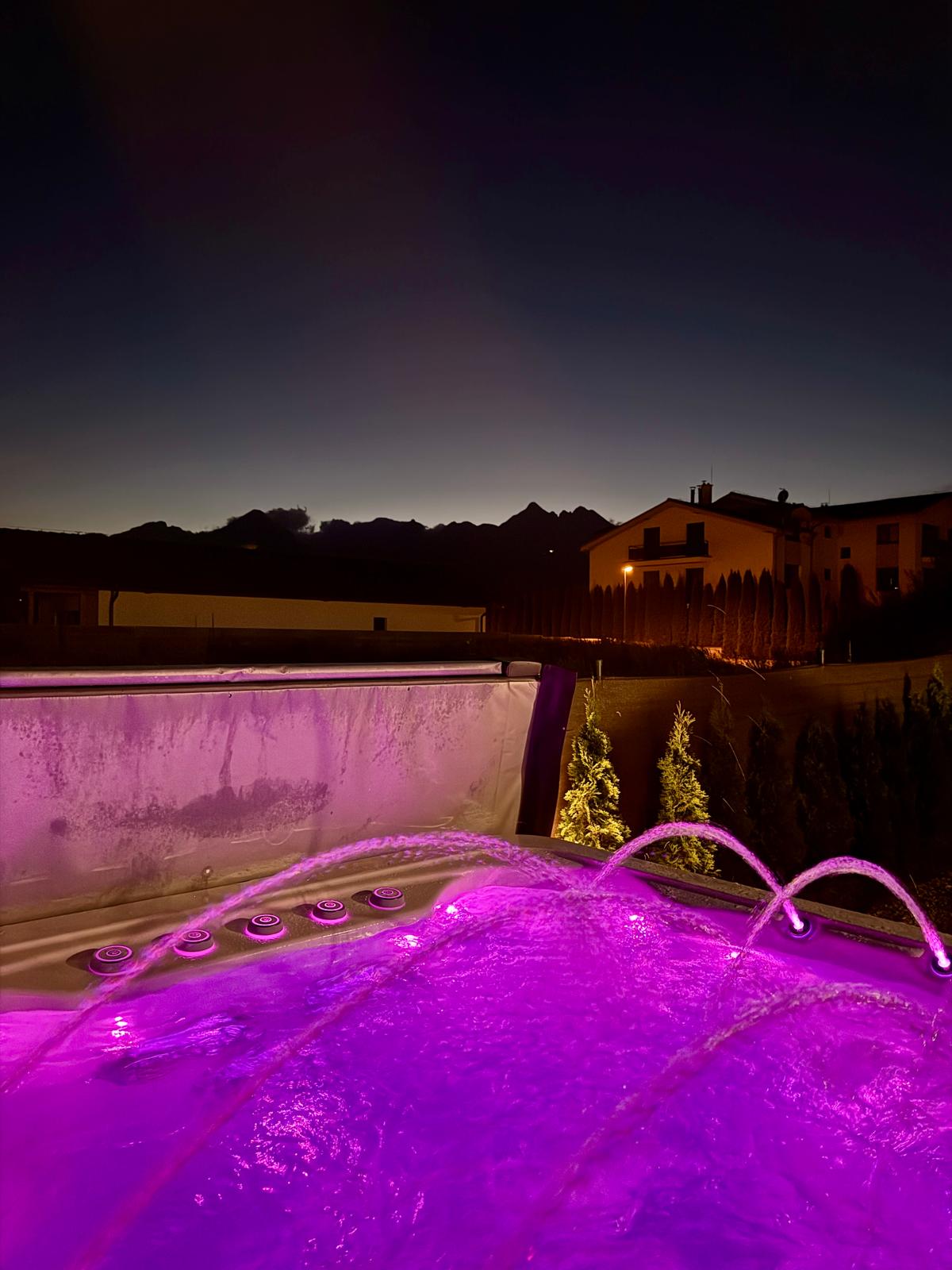 Chalet Kamzík — Vírivka s výhľadom na Tatry